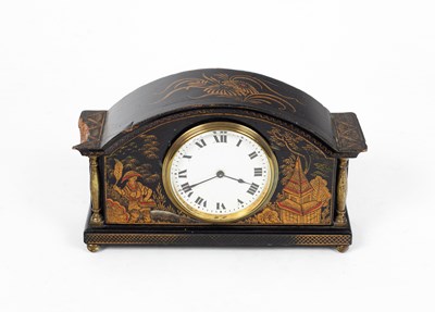 Lot 442 - A Chinoiserie lacquer mantel clock