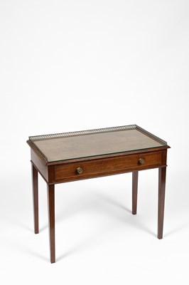 Lot 338 - A Regency mahogany side table