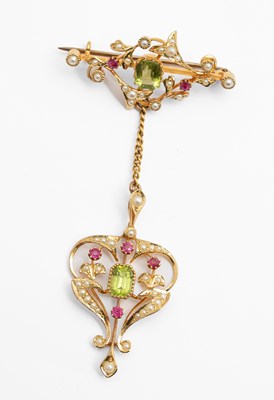 Lot 220 - An Edwardian 15ct yellow gold pendant brooch