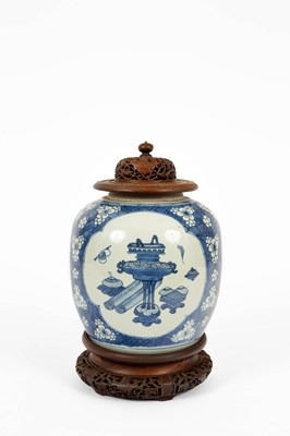 Lot 553 - A Chinese jar, Qing Dynasty, Kangxi