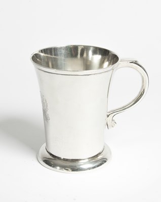 Lot 62 - An Edwardian silver pint mug