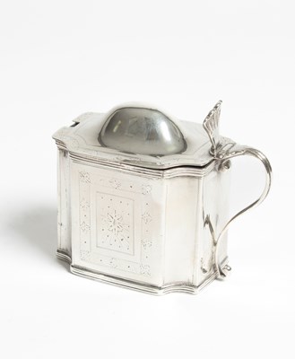 Lot 69 - A George III silver mustard pot