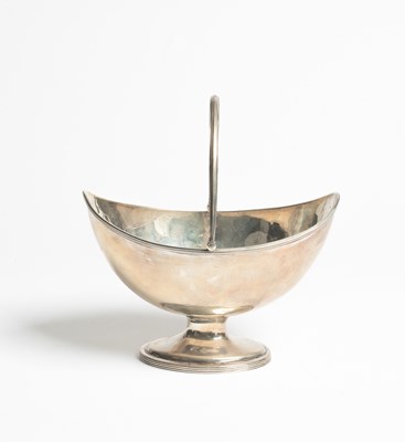 Lot 116 - A George III swing-handled silver sugar basin