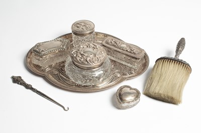 Lot 80 - A quantity of silver dressing table items