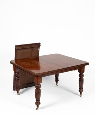 Lot 382 - An Edwardian walnut dining table