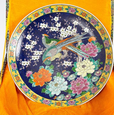 Lot 522 - A Japanese porcelain charger