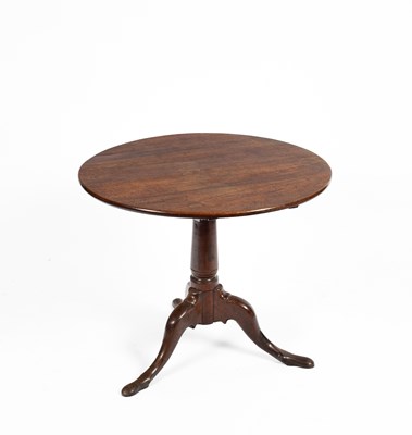 Lot 160 - A George III elm supper table