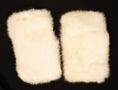 Lot 651 - A white rabbit fur cape