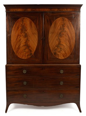 Lot 702 - A Regency mahogany linen press