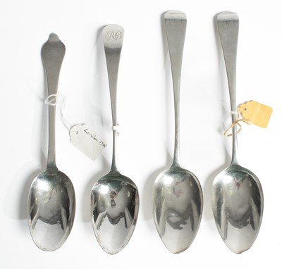 Lot 26 - A pair of George III silver tablespoons