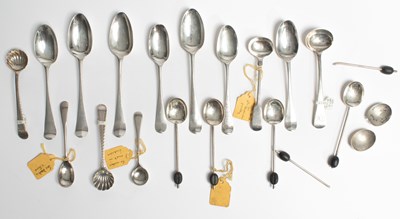 Lot 29 - A collection of silver salts spoons