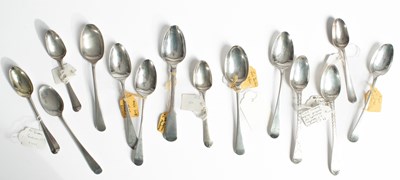 Lot 30 - A quantity of silver teaspoons