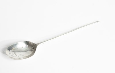 Lot 33 - A Georgian silver mote spoon