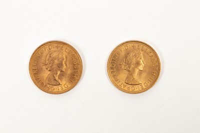 Lot 348 - Two 1958 full sovereigns