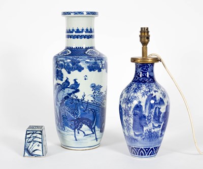 Lot 810 - A Chinese blue and white vase