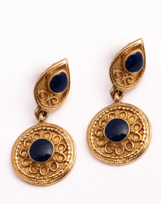 Lot 150 - A pair of Portuguese yellow gold and enamel earrings