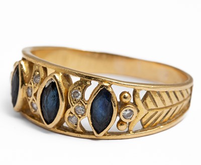 Lot 158 - A yellow gold sapphire and diamond ring