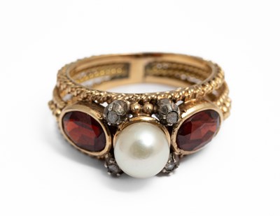 Lot 159 - A yellow metal pearl, garnet and diamond ring