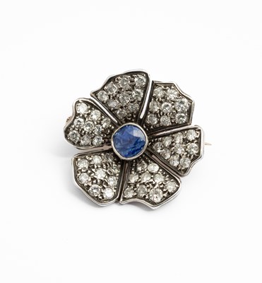 Lot 175 - An early 20th Century sapphire and diamond brooch