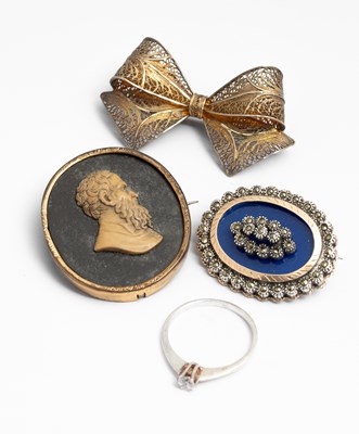 Lot 194 - A collection of costume jewellery