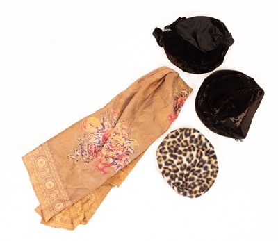 Lot 656 - A late 19th Century lady's brown velvet hat