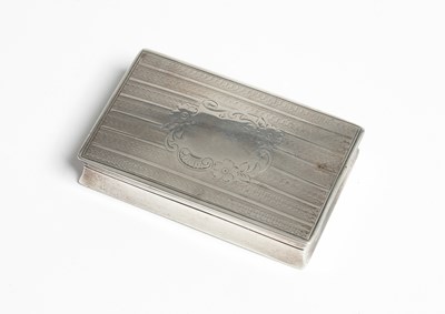 Lot 13 - An Edwardian silver snuff box