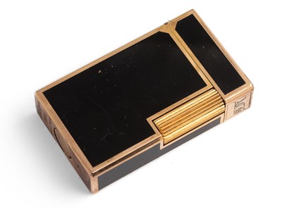 Lot 344 - An S J Dupont black 'Laque de Chine' gold plated lighter