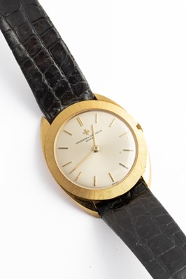 Lot 326 - A gentleman's 18k gold cased wristwatch