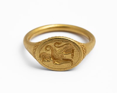 Lot 256 - An early high carat yellow gold intaglio seal ring