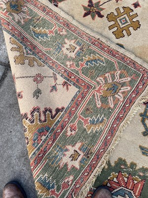 Lot 432 - An Ushak carpet