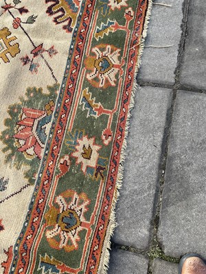 Lot 432 - An Ushak carpet