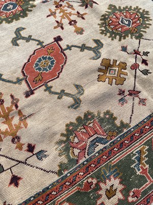 Lot 432 - An Ushak carpet