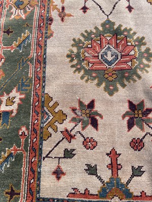 Lot 432 - An Ushak carpet