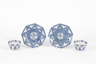 Lot 587 - A pair of Chinese blue and white tea bowls