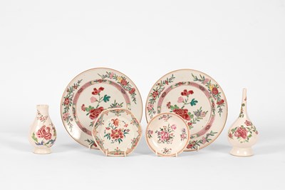 Lot 592 - A group of Chinese export famille rose ware