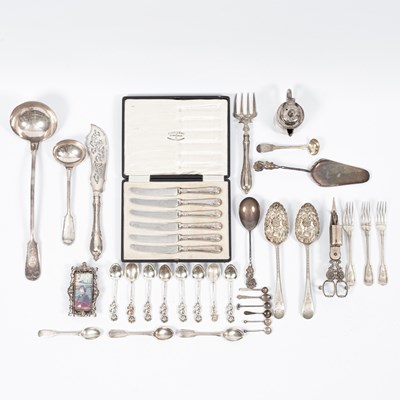 Lot 71 - A pair of Victorian silver fish servers