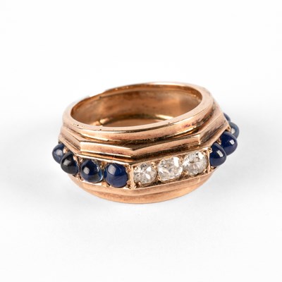 Lot 307 - A yellow gold diamond and sapphire dress ring