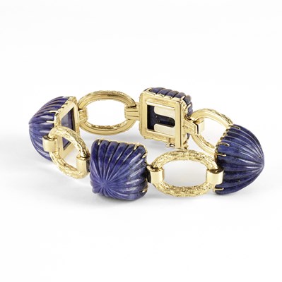 Lot An 18k yellow gold and lapis lazuli bracelet