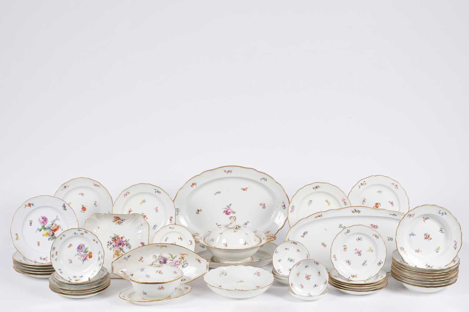 Lot 383 - A Meissen part dinner service