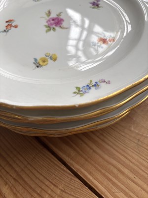 Lot 383 - A Meissen part dinner service