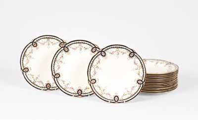 Lot 85 - An English dessert service and set of Wedgwood plates