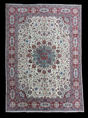 Lot 730 - A Sarouk carpet