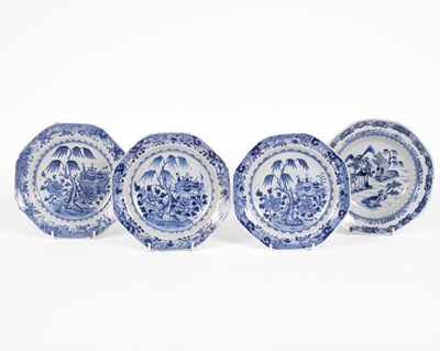 Lot 560 - A pair of Chinese export blue and white octagonal bowls