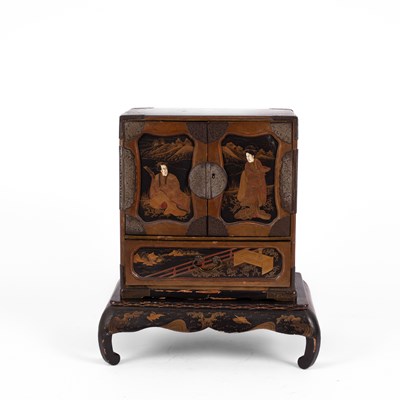 Lot 637 - A 19th Century Japanese export lacquered table cabinet