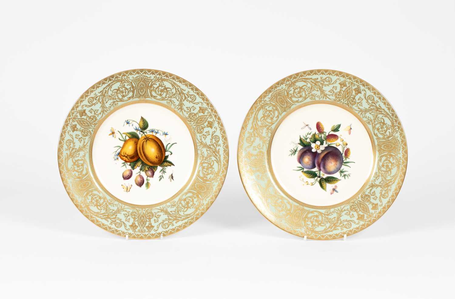 Lot 70 - A pair of Royal Worcester cabinet plates