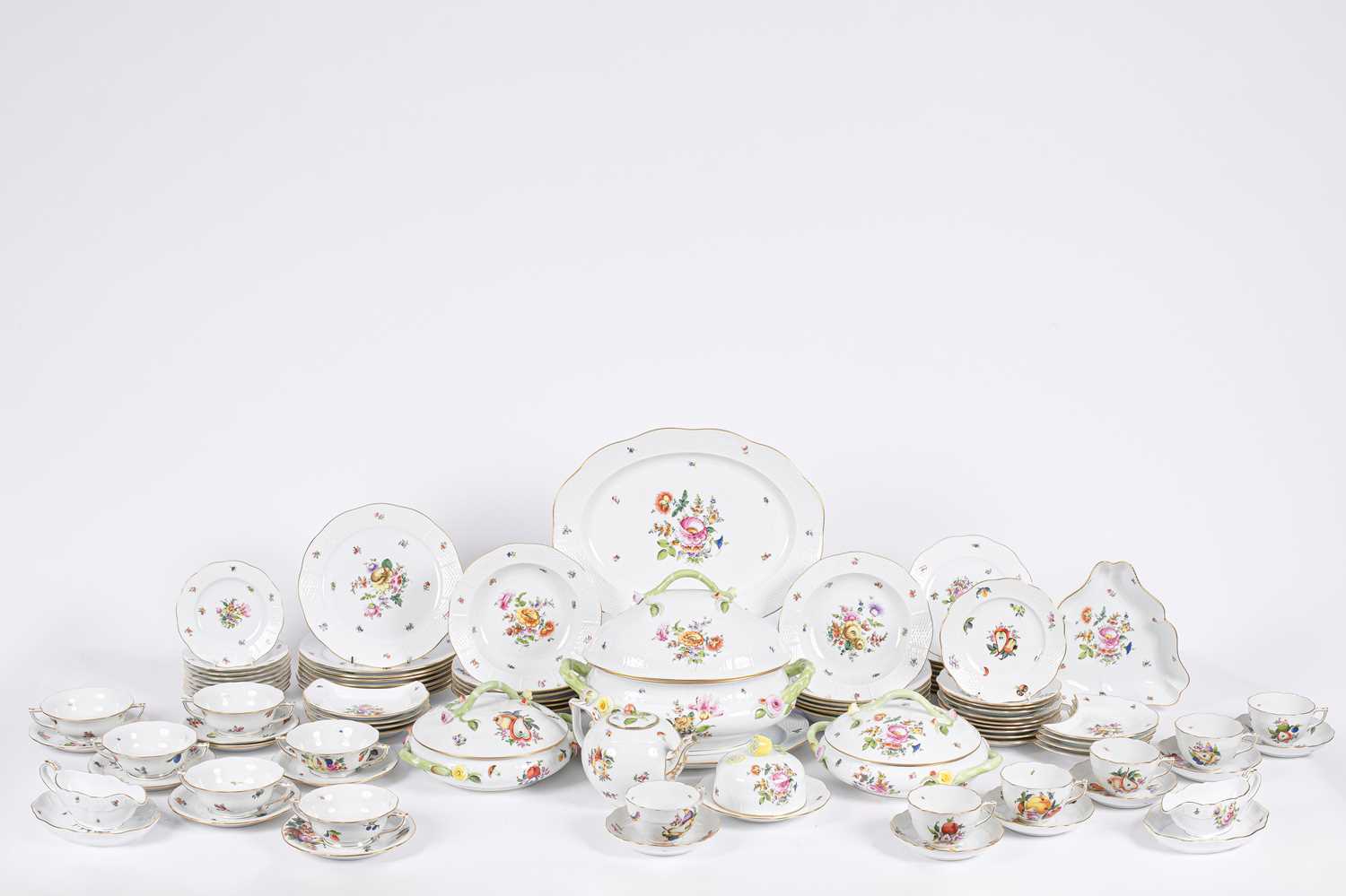 Lot 384 - A Herend 'Bouquet de Herend' pattern part dinner service