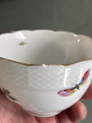 Lot 384 - A Herend 'Bouquet de Herend' pattern part dinner service