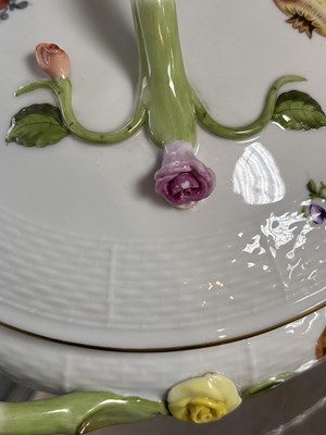 Lot 384 - A Herend 'Bouquet de Herend' pattern part dinner service