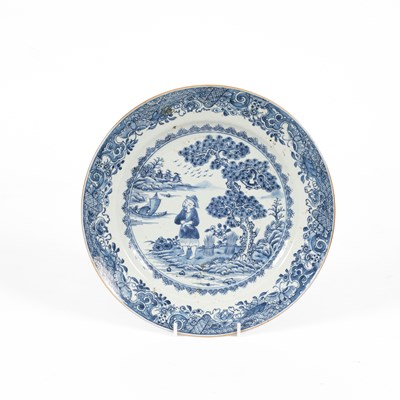Lot 593 - A Chinese export blue and white dish