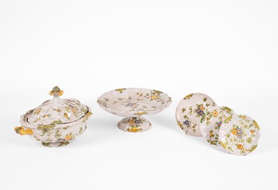 Lot 538 - A Cantagalli tureen and cover